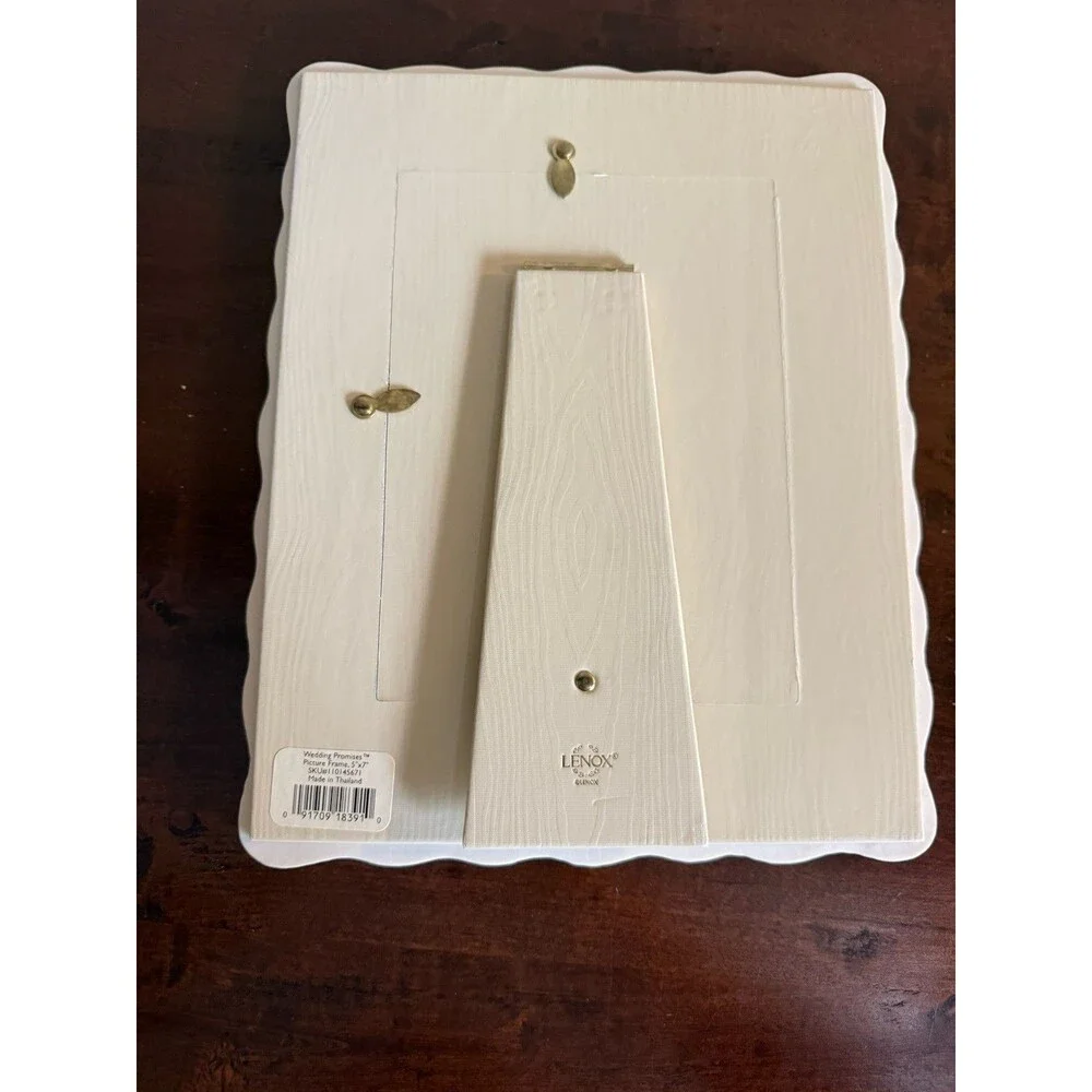 Lenox Ivory Porcelain Wedding Promises Collection  5 x7 Photo Picture Frame